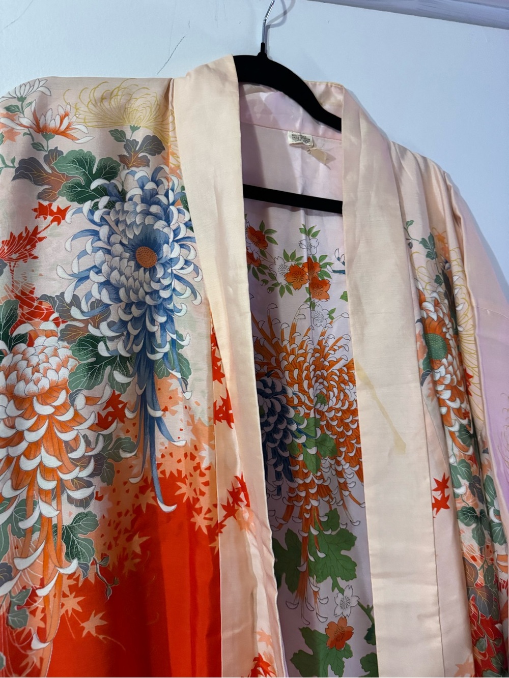 Authentic JAPANESE 100% SILK KIMONO Red and Cream Floral Kimono from Japan - Picture 2 of 8
